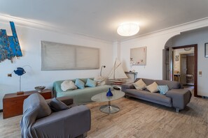 Fernseher, Kamin