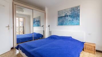 3 slaapkamers, een strijkplank/strijkijzer, gratis wifi