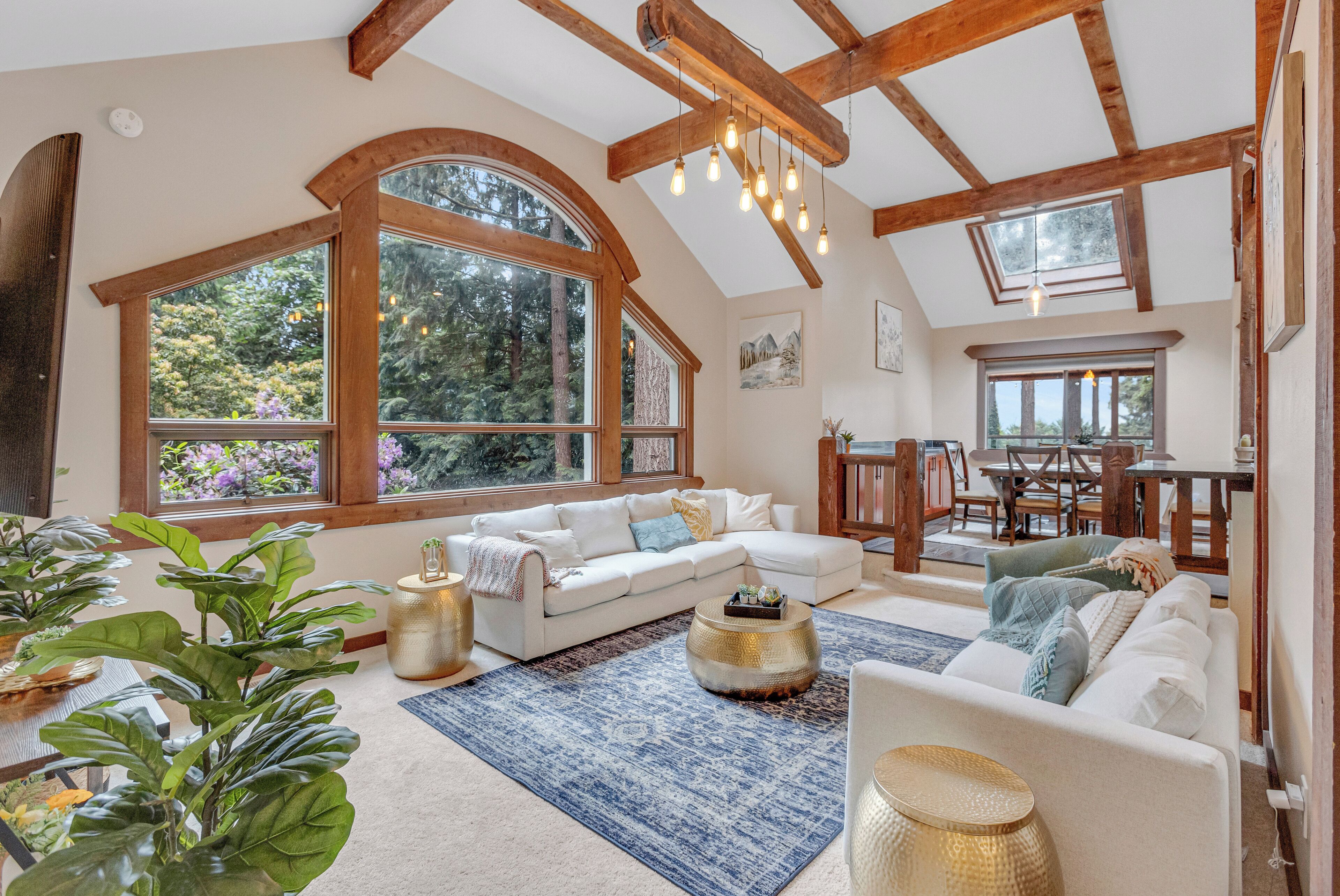 Private Retreat + Home Theatre + Amazing Views!
