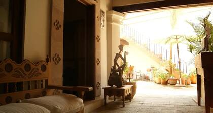 Beautiful room in Jalatlaco -Car Rental Available!