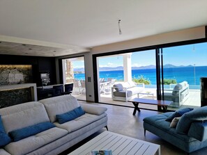 Smart TV, chimenea, tenis de mesa y impresora 