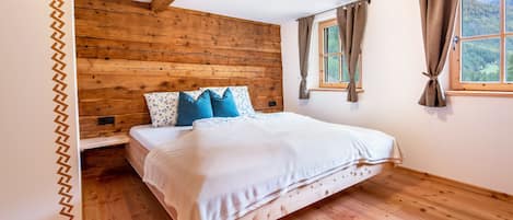 2 室のベッドルーム、WiFi (無料)、ベッドシーツ