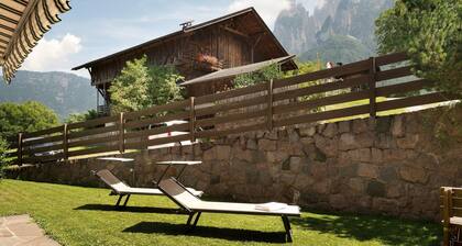 Apartment 'Santners Holiday' with Mountain View, Private Terrace and Private Garden
