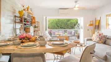 Televisie en een open haard