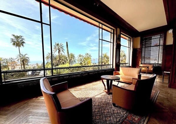 Interior - StudioCalifornia-Parking-Plages 15 min walk (CANNES)