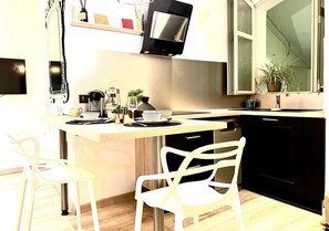 Kjøleskap, mikrobølgeovn, ovn og oppvaskmaskin