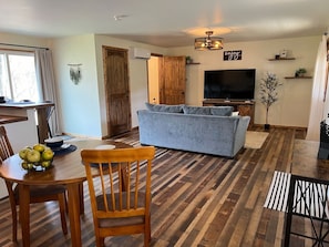 Smart TV - The Piedmont Cabin 2 bed, 1.5 bath (Chester)