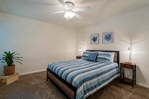 1 室のベッドルーム、アイロン / アイロン台、WiFi (無料)、ベッドシーツ