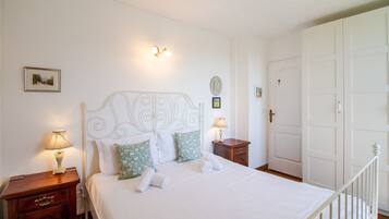 2 Schlafzimmer, Bügeleisen/Bügelbrett, Bettwäsche