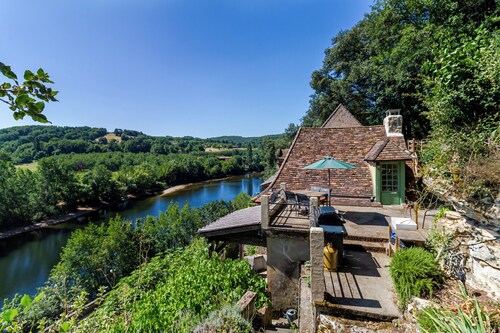 Holiday Home 'Le Mirador Vue Sur La Dordogne' with Private Terrace and Balcony