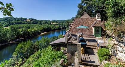 Holiday Home 'Le Mirador Vue Sur La Dordogne' with Private Terrace and Balcony