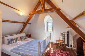 2 habitaciones, tabla de planchar con plancha y ropa de cama 