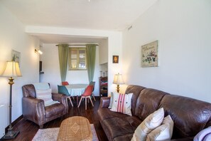 Living area - Le Mirador – Stunning Views of La Roque-Gageac and the Dordogne – Two Private Balconies (Vezac)