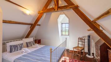 2 bedrooms, iron/ironing board, bed sheets