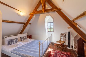 2 bedrooms, iron/ironing board, bed sheets - Le Mirador – Stunning Views of La Roque-Gageac and the Dordogne – Two Private Balconies (Vezac)