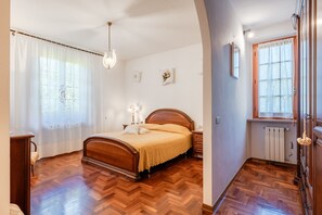 2 makuuhuonetta, silitysrauta/-lauta, ilmainen Wi-Fi, vuodevaatteet