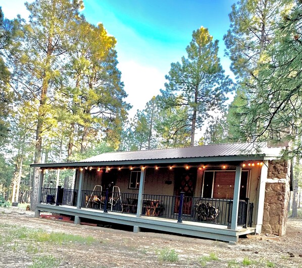 Exterior - Cozy, quiet picturesque cabin in the pines & perfect escape from the heat! (Forest Lakes)