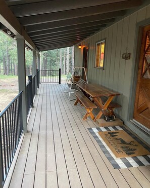 Outdoor dining - Cozy, quiet picturesque cabin in the pines & perfect escape from the heat! (Forest Lakes)