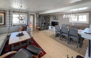 TV, fireplace - 3 bedroom lovely home in Sjusjøen (Sjusjøen)