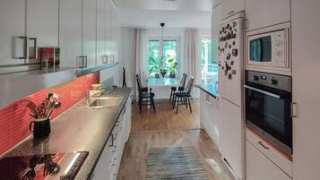 KylskÄp, ugn, spishÀll och diskmaskin