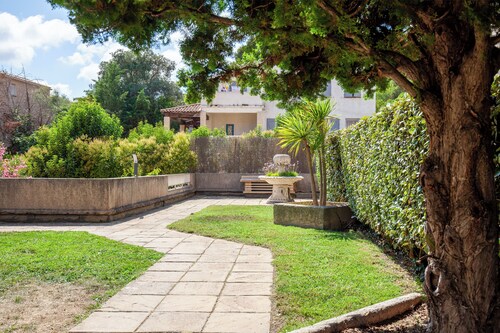 Belle Vue Apartment in Martigues – Near the Town Center, Large Balcony