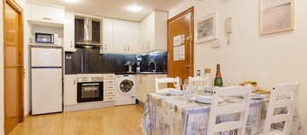 Apartment 'Sauc Beach' with Private Terrace, Wi-Fi and Air Conditioning