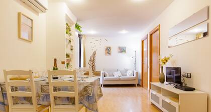 Apartment 'Sauc Beach' with Private Terrace, Wi-Fi and Air Conditioning