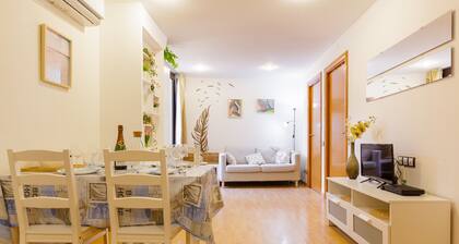 Apartment 'Sauc Beach' with Private Terrace, Wi-Fi and Air Conditioning