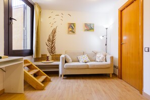 TV - Apartment 'Sauc Beach' with Private Terrace, Wi-Fi and Air Conditioning (Canet de Mar)