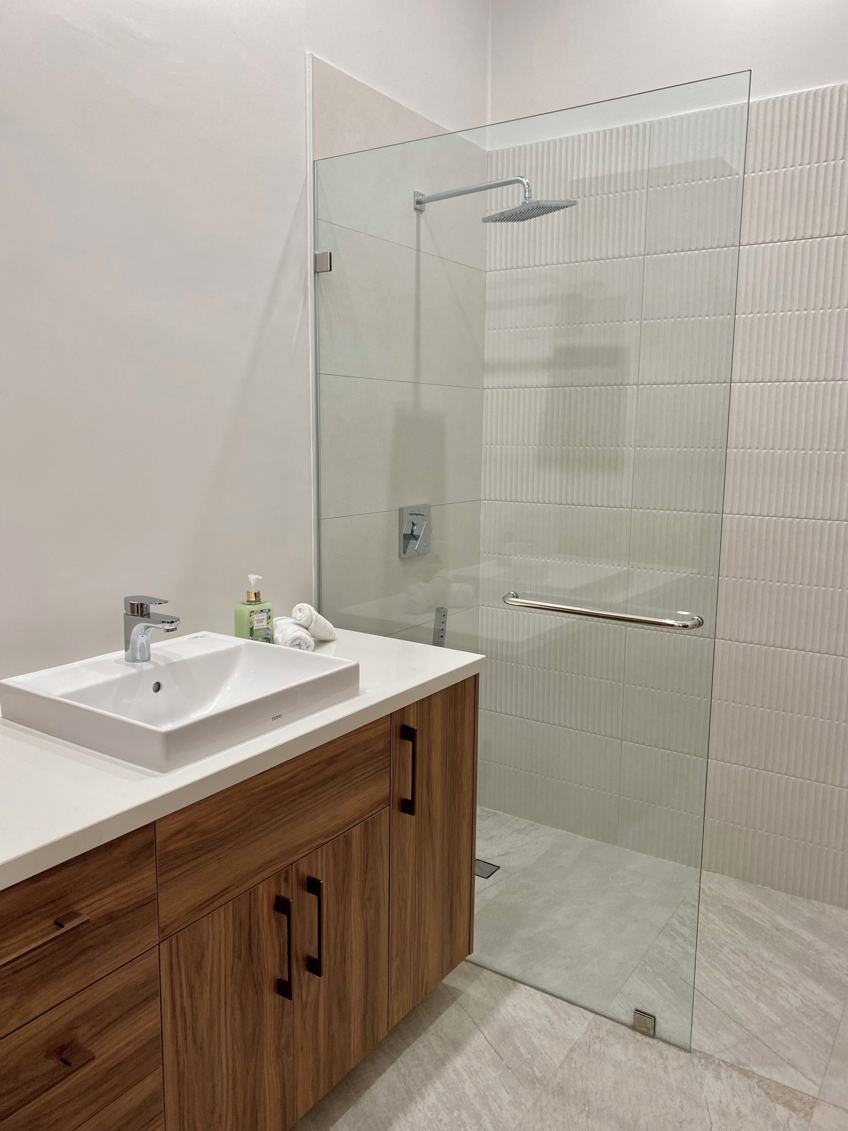 Håndklær, såpe, sjampo og toalettpapir