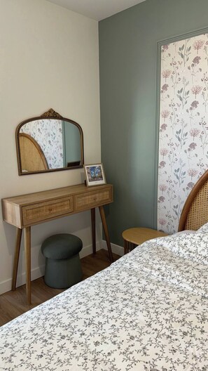 2 bedrooms, iron/ironing board, WiFi, bed sheets - Un nid douillet très élégant aux portes de Paris. (Saint-Denis)