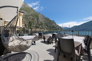 Outdoor dining - Apartment 'Jacky's 2' with Lake View, Wi-Fi and Air Conditioning (Limone sul Garda)