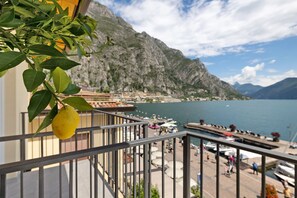 Terrace/patio - Apartment 'Jacky's 2' with Lake View, Wi-Fi and Air Conditioning (Limone sul Garda)