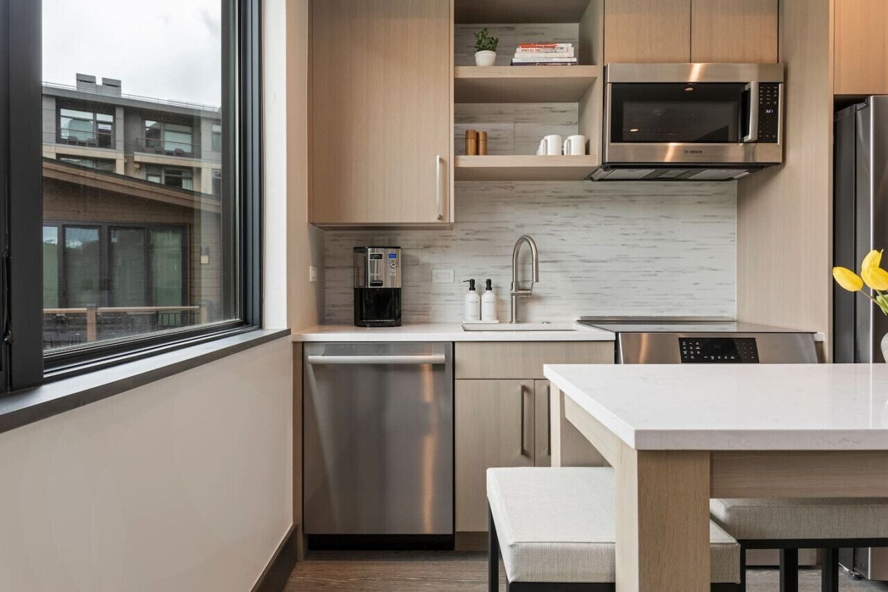 Refrigerador, microondas, horno, placa de cocina