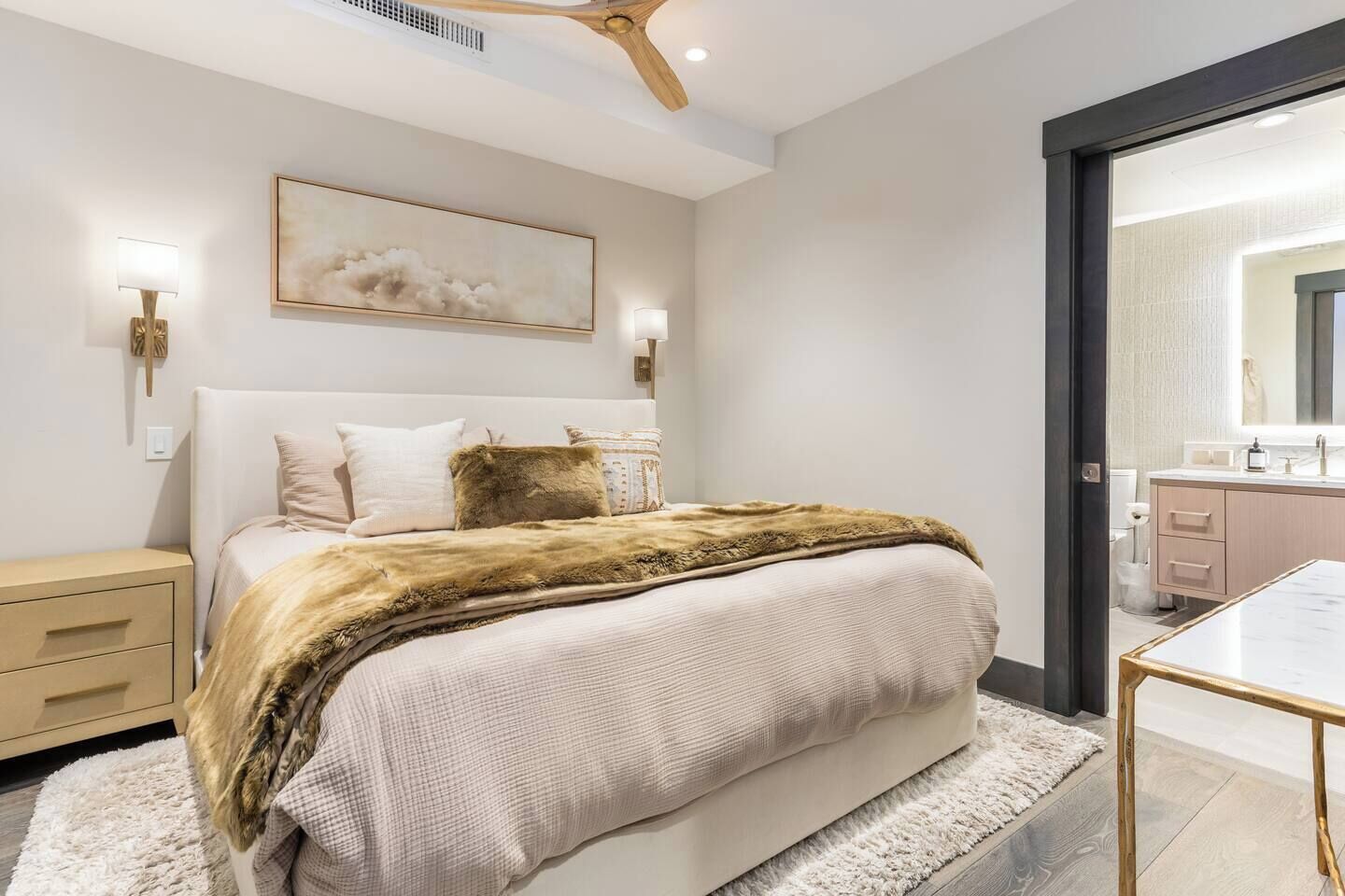 Cuna de viaje, wifi y ropa de cama 