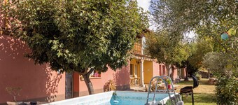 Holiday Home 'El Mirador Del Gato 1' with Mountain View, Shared Pool and Wi-Fi