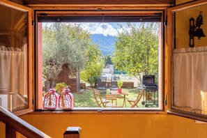 Interior - Holiday Home 'El Mirador Del Gato 1' with Mountain View, Shared Pool and Wi-Fi (Bonilla De La Sierra)