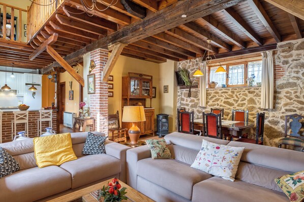 Televisie en een open haard