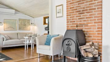 Fireplace, DVD player