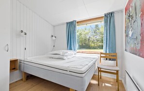 4 bedrooms, iron/ironing board, travel crib, free WiFi