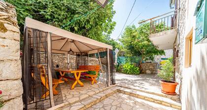 2 bedroom gorgeous home in Hodilje