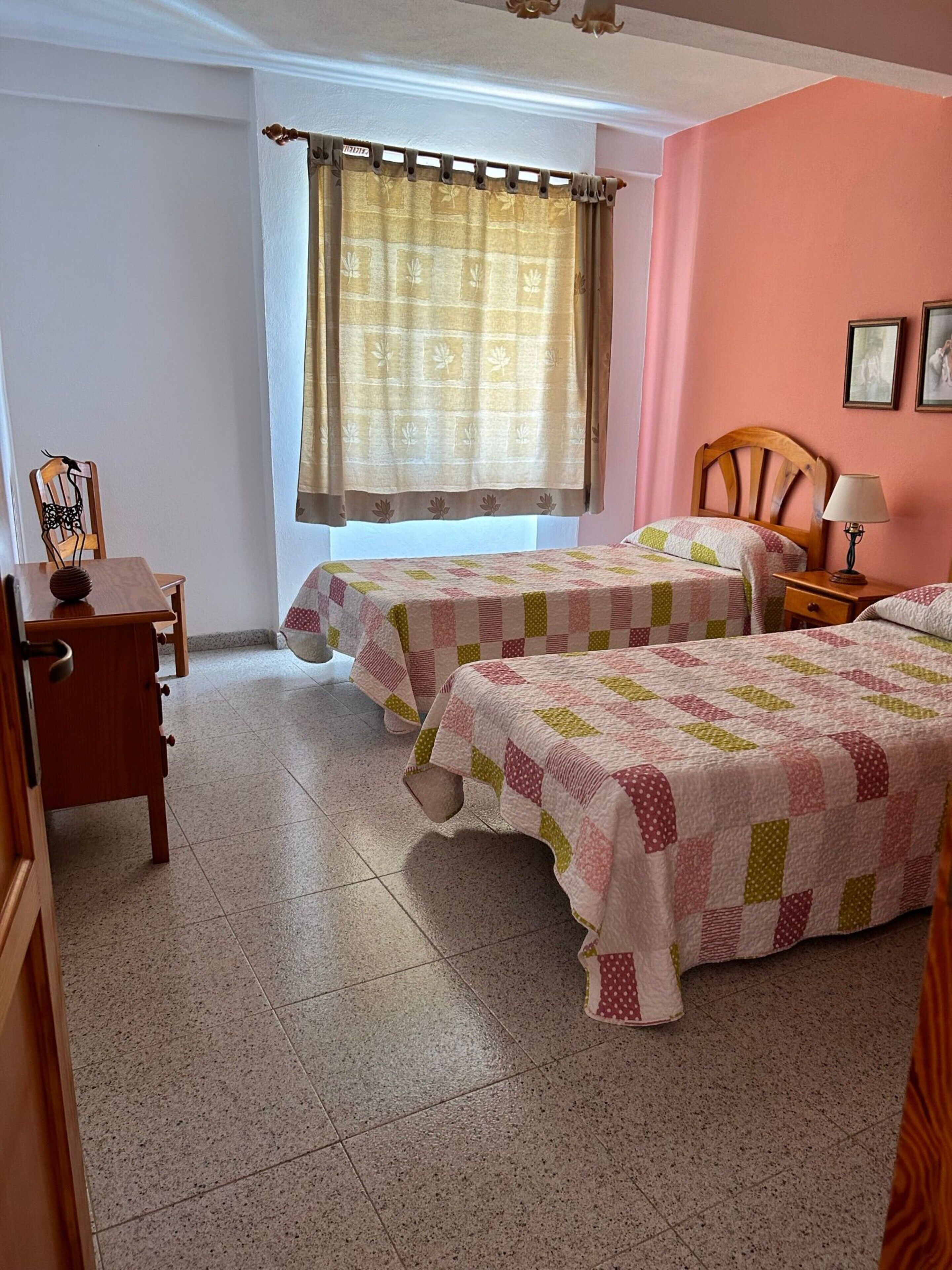 2 quartos, Wi-Fi de cortesia, roupa de cama