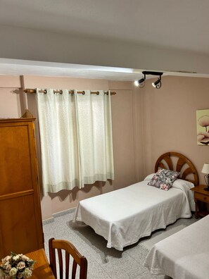 2 bedrooms, free WiFi, bed sheets - Apartment 'Apartamento 4' with Shared Pool, Private Terrace and Wi-Fi (Los Llanos)