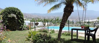 Apartment 'Apartamento 6' with Shared Pool, Private Terrace and Wi-Fi