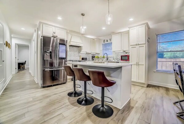 Mikrobølgeovn, ovn, kogeplade, opvaskemaskine