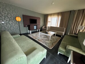 Premium Suite | Premium bedding, minibar, in-room safe, desk - Seybouse Hotel & SPA (Annaba)