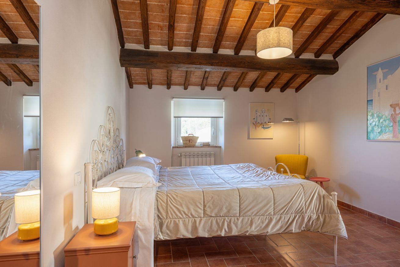 2 bedrooms, iron/ironing board, travel cot, WiFi