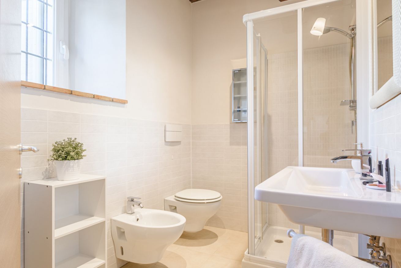 Doccia, asciugacapelli, bidet, asciugamani