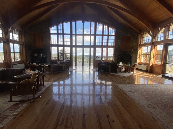 Interior - Soaring Eagle 301 Ski In Out (Snowshoe)