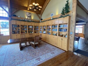 Interior - Soaring Eagle 301 Ski In Out (Snowshoe)